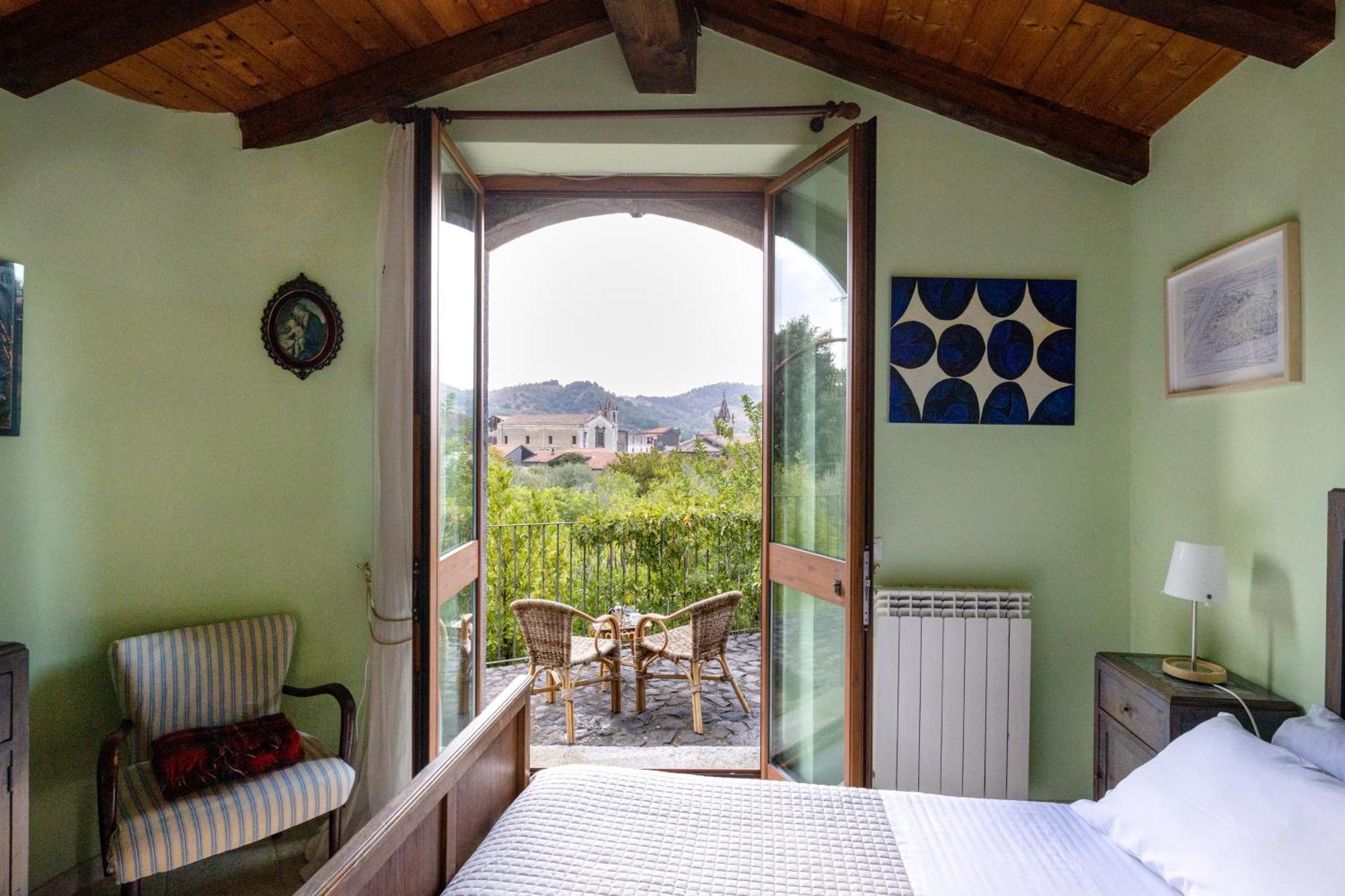 Palazzo Previtera Hotel Linguaglossa Bilik gambar