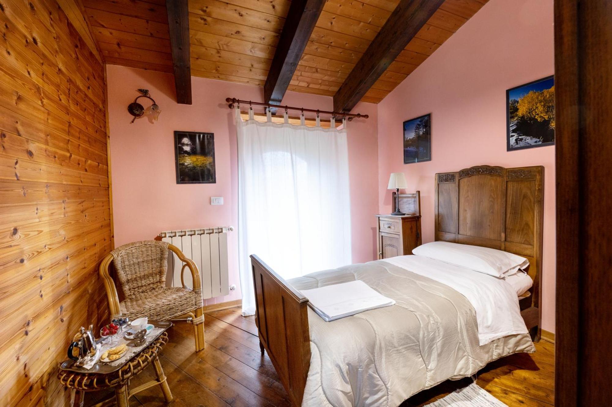 Palazzo Previtera Hotel Linguaglossa Bilik gambar