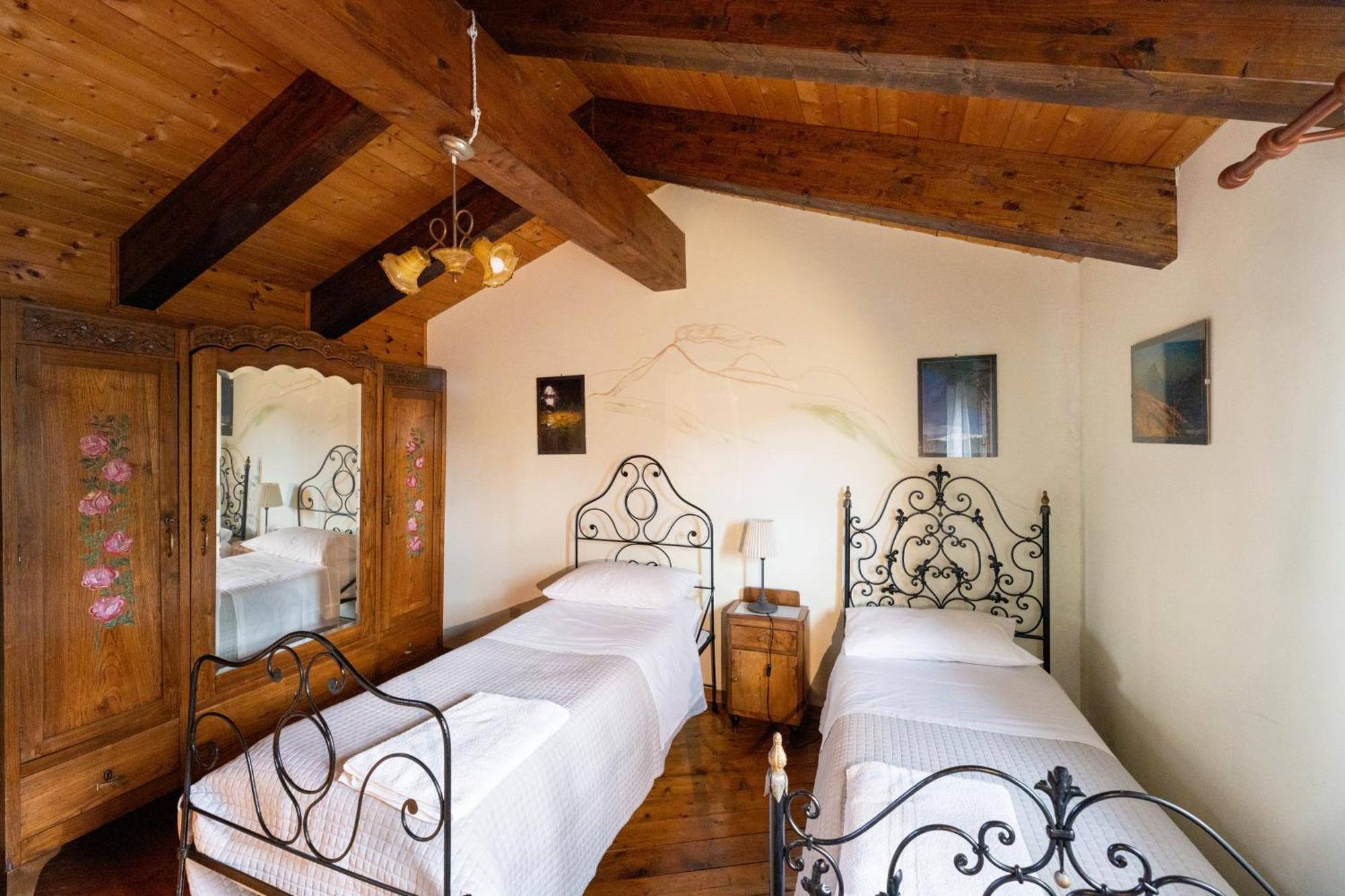 Palazzo Previtera Hotel Linguaglossa Bilik gambar